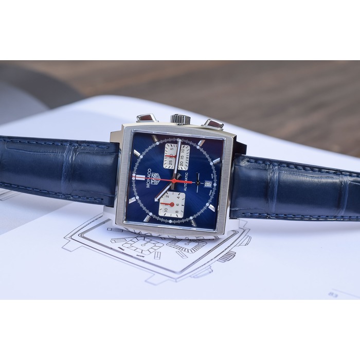 235774_01_TAG-Heuer-Monaco-Heuer-02-CBL2111.FC6453-clem-vercammen-tag-heuer-online-shop.jpg