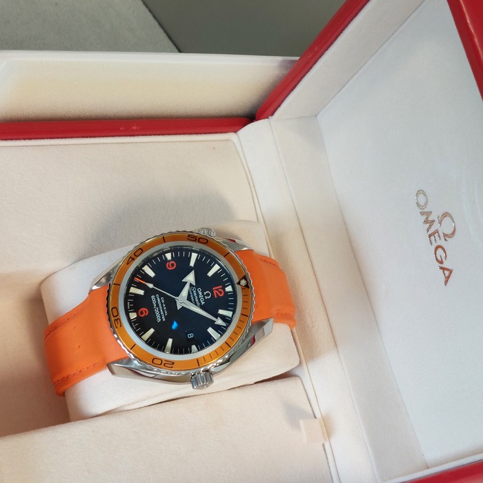 Omega_Seamaster_Planet_Ocean_Juwelier_Clem_Vercammen-12.jpg