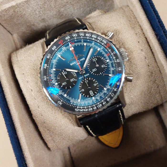 Breitling_Navitimer_B01_AB0139_Blauw_Tweedehands_67596-639_Juwelier_Clem_Vercammen-14.jpg