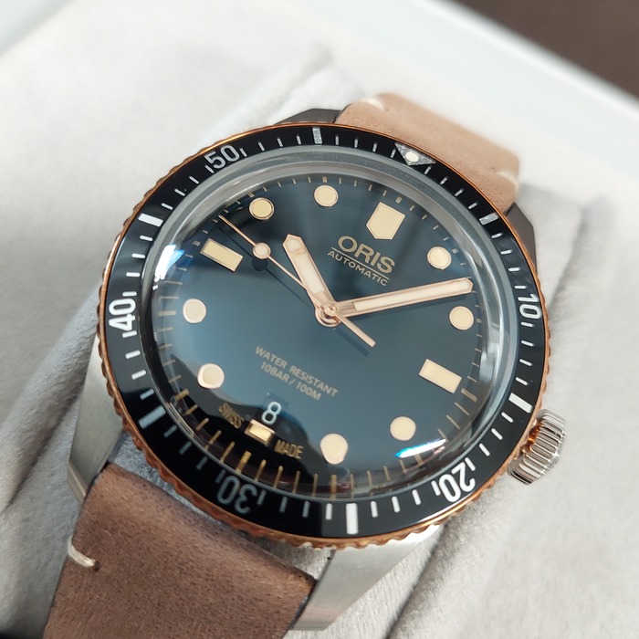 Oris_Divers_sixty-Five_017337707_Outlet_Juwelier_Clem_Vercammen-14.jpg