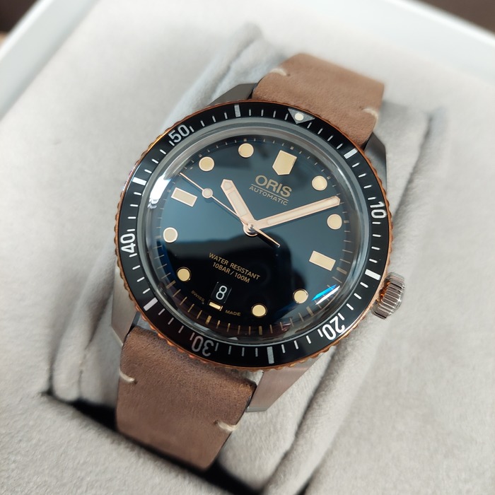 Oris_Divers_sixty-Five_017337707_Outlet_Juwelier_Clem_Vercammen-13.jpg