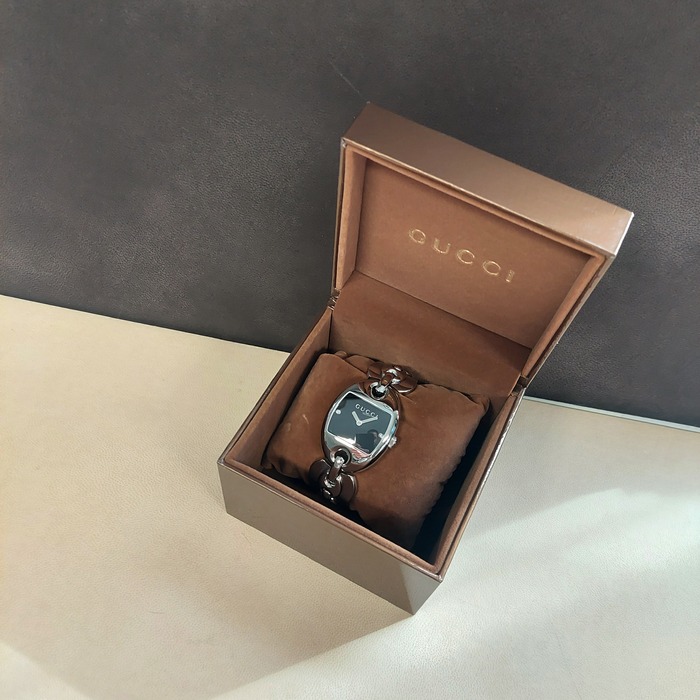 Horloge Gucci 121.3 '76881-816-TWDH'