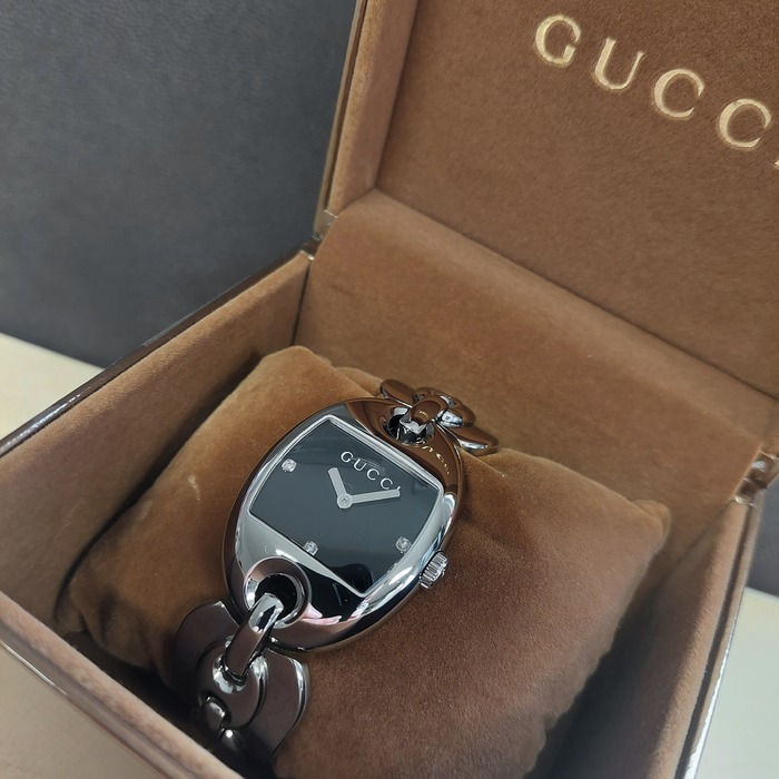 Horloge Gucci 121.3 '76881-816-TWDH'