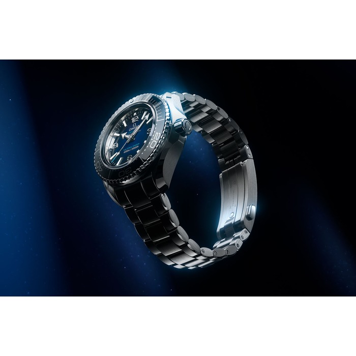 Omega_Seamaster_Planet_Ocean_6000M_Ultra_Deep_Summer_Blue_215_30_46_21_03_001_Juwelier_Clem_Vercammen_6.jpg