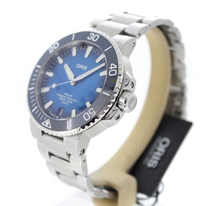 Oris_Aquis-Date_0140077634135_Outlet_255719_Juwelier_Clem_Vercammen-4.jpg