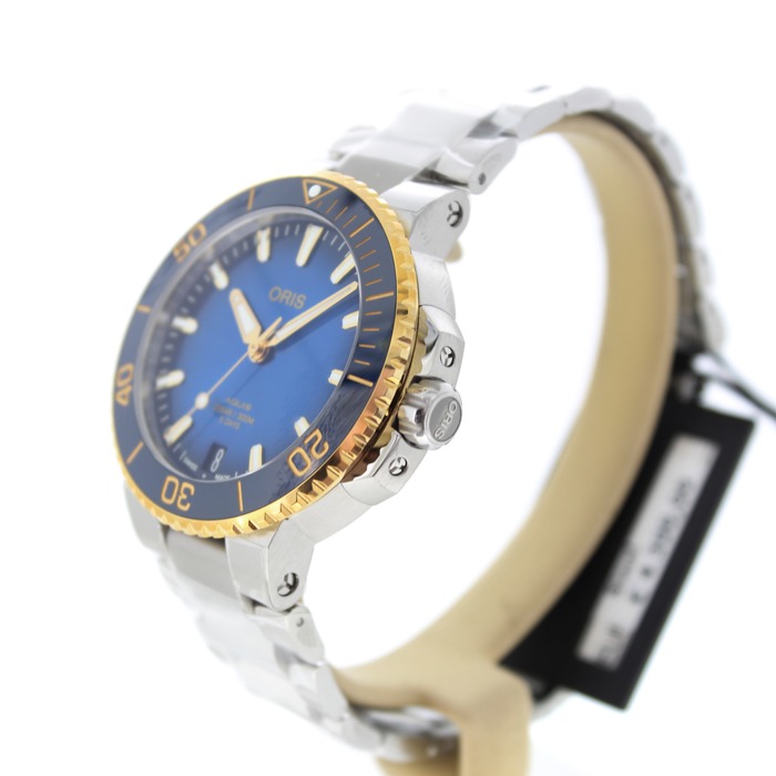 Oris_Aquis-Date_0140077696355_Outlet_253018_Juwelier_Clem_Vercammen-4.jpg