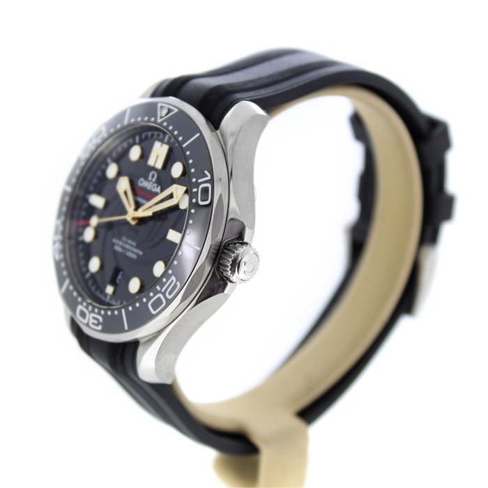 Omega_Seamaster_Limited-Edition_James-bon_21022422001004_82427-861_Juwelier_Clem_Vercammen-4.jpg