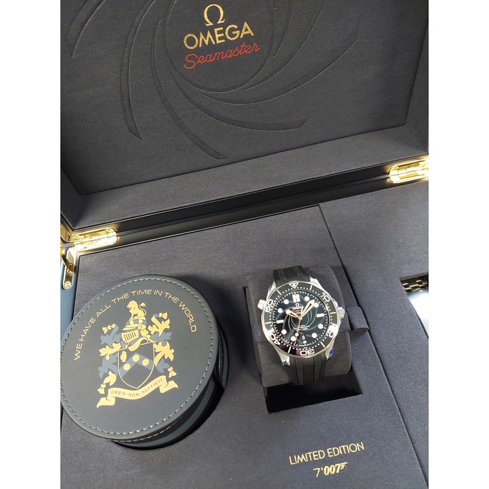 Omega_Seamaster_Limited-Edition_James-bon_21022422001004_82427-861_Juwelier_Clem_Vercammen-14.jpg