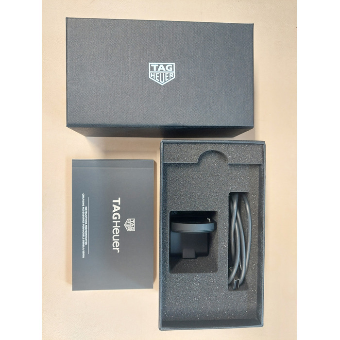 256980_01_tag-heuer-connected-charger-usb-c-cable-and-charging-base-calibre-e4-42-mm-4.jpg