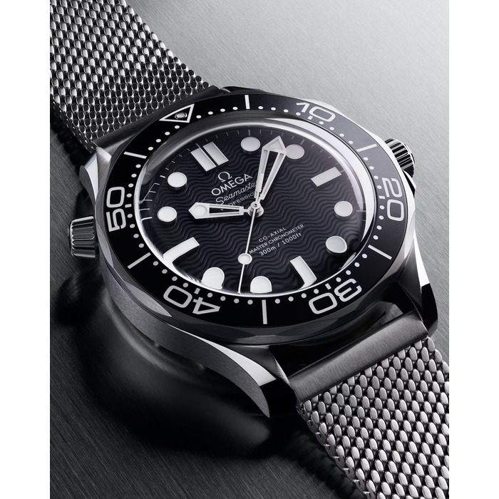 omega-seamaster-diver-300m-co-axial-master-chronometer-42-mm-21030422001010_juwelier_Clem_Vercammen_4.jpg