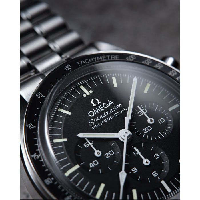 Omega_Speedmaster_Moonwatch_Professional_42mm_31030425001002_Juwelier_Clem_Vercammen_5.jpg