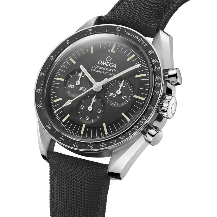 omega-speedmaster-moonwatch-professional-co-axial-master-chronometer-chronograph-42-mm-31032425001001-clem-vercammen_3.jpg